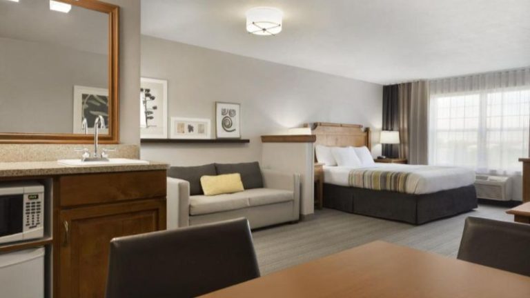 Country Inn & Suites by Radisson, Appleton North, WI
