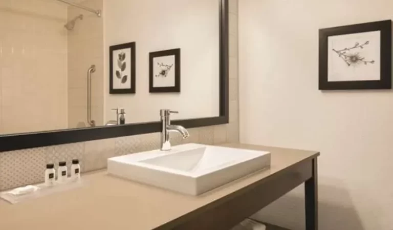 Country Inn & Suites by Radisson, Fergus Falls, MN