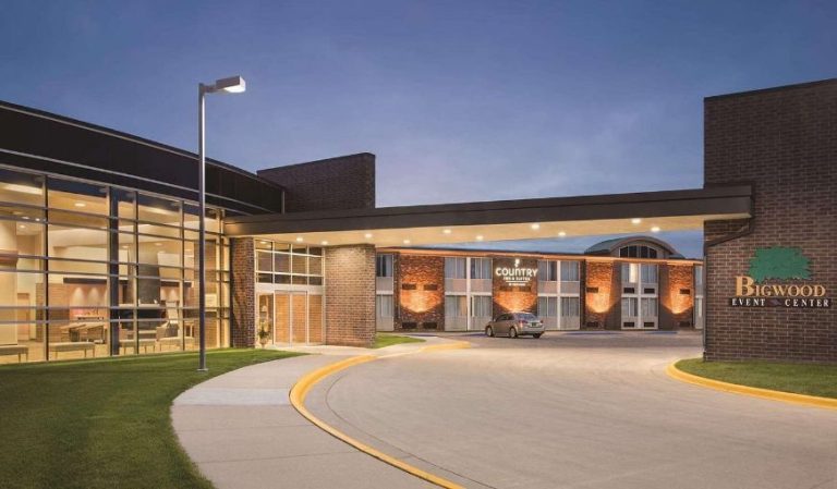 Country Inn & Suites by Radisson, Fergus Falls, MN