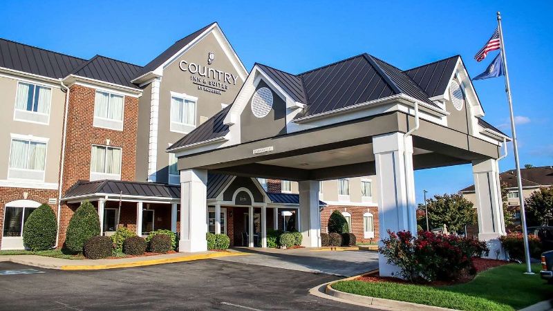 Country Inn & Suites by Radisson, Richmond West at I-64, room with private jacuzzi, photo 6