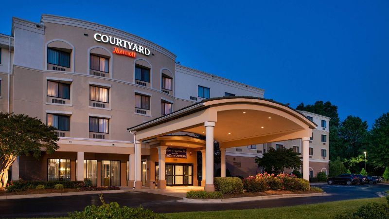 Courtyard by Marriott High Point, room with private jacuzzi, photo 8