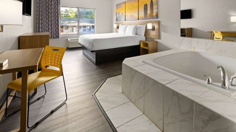 Days Inn & Suites by Wyndham Albany NY