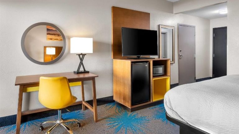 Days Inn & Suites by Wyndham Ridgeland