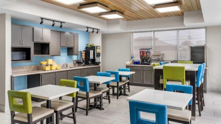 Days Inn & Suites by Wyndham Ridgeland