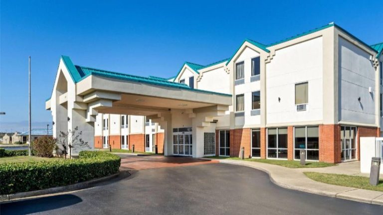 Days Inn & Suites by Wyndham Ridgeland