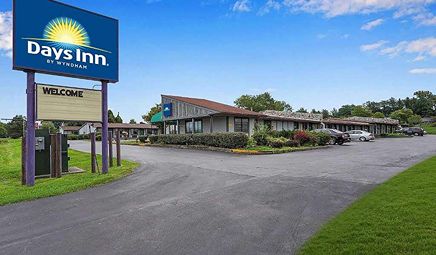Days Inn by Wyndham Liverpool/Syracuse, room with private jacuzzi, photo 6