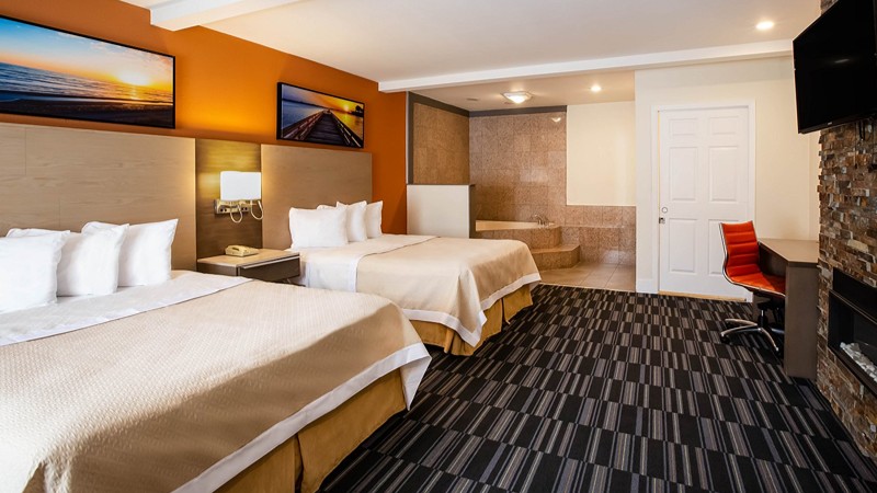Days Inn by Wyndham Monterey Downtown, room with private jacuzzi, photo 1