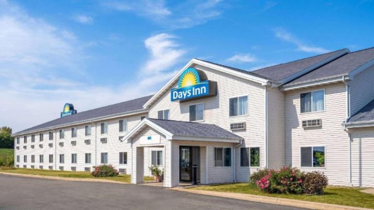 Days Inn by Wyndham Neenah