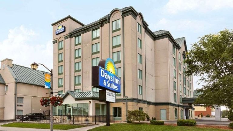 Days Inn by Wyndham Niagara Falls Centre St. By the Falls