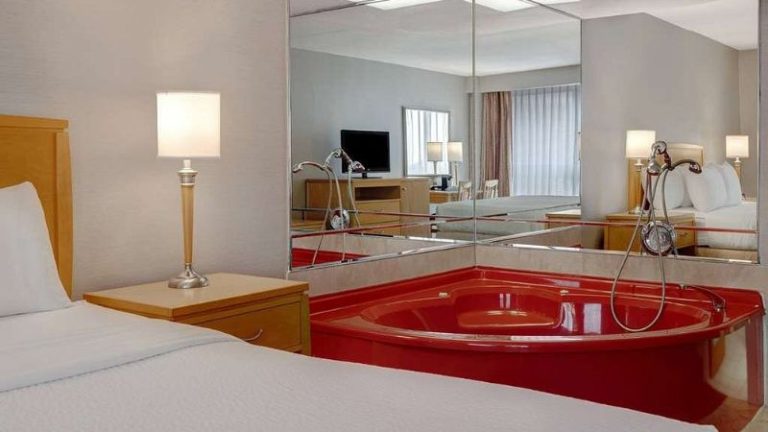 Days Inn by Wyndham Niagara Falls Near The Falls