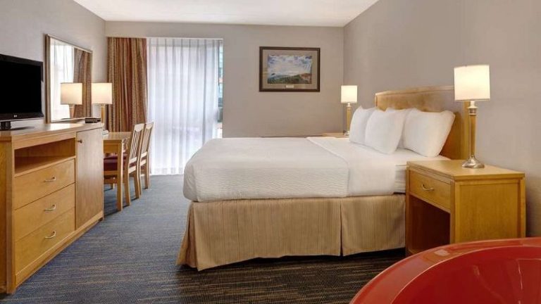 Days Inn by Wyndham Niagara Falls Near The Falls