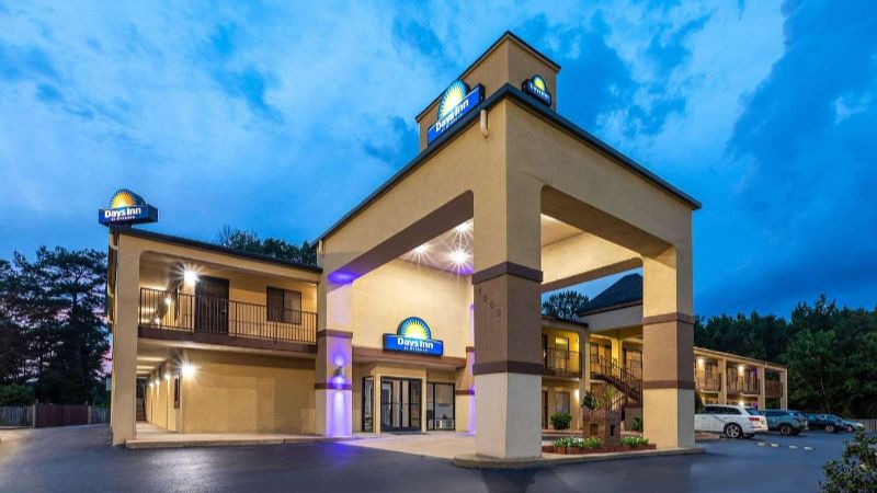 Days Inn by Wyndham North Little Rock/Maumelle, room with private jacuzzi, photo 6