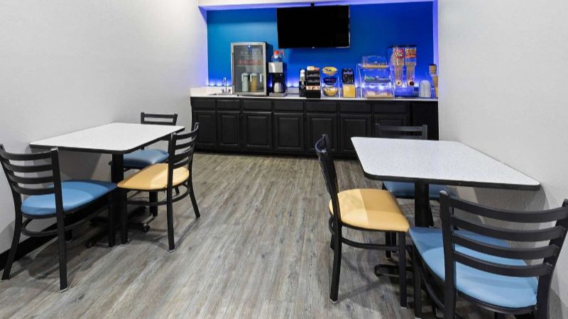 Days Inn by Wyndham North Little Rock/Maumelle, room with private jacuzzi, photo 7