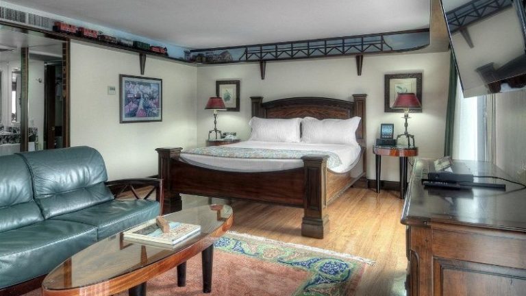 Dinah’s Garden Hotel