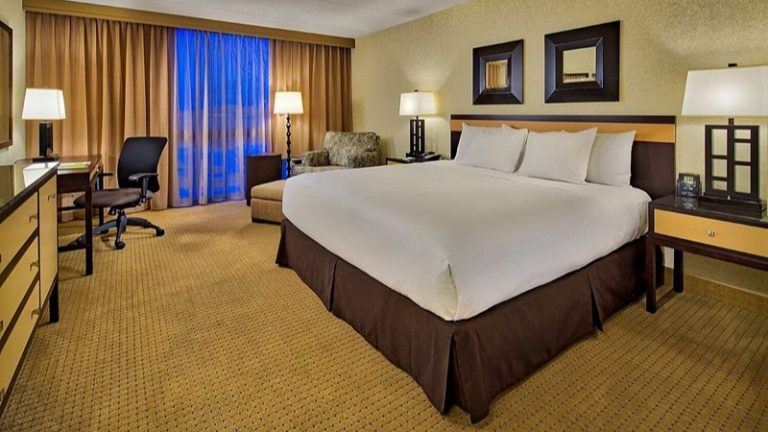 DoubleTree by Hilton Hotel Chicago – Arlington Heights