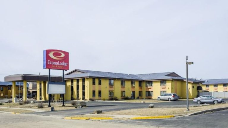 Econo Lodge Inn & Suites