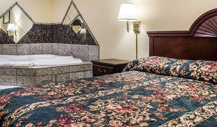 Econo Lodge Inn & Suites North Syracuse Airport