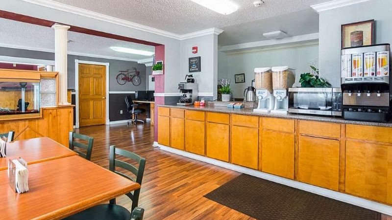 Econo Lodge Jacksonville Near Little Rock Air Force Base, room with private jacuzzi, photo 6