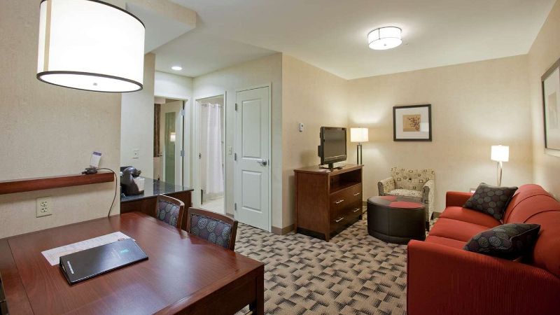 Embassy Suites by Hilton Buffalo, room with private jacuzzi, photo 3