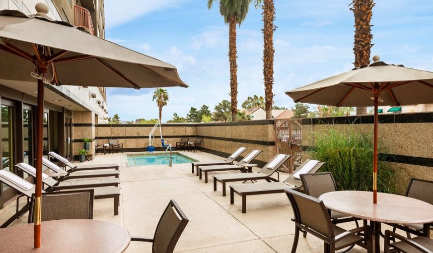 Embassy Suites by Hilton Convention Center Las Vegas, room with private jacuzzi, photo 7