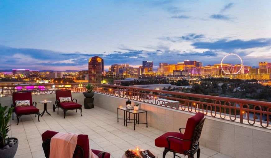 Embassy Suites by Hilton Convention Center Las Vegas, room with private jacuzzi, photo 8