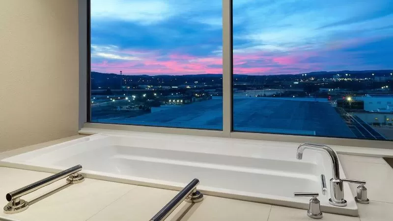 Embassy Suites by Hilton Huntsville 1 - jacuzzi hotel room