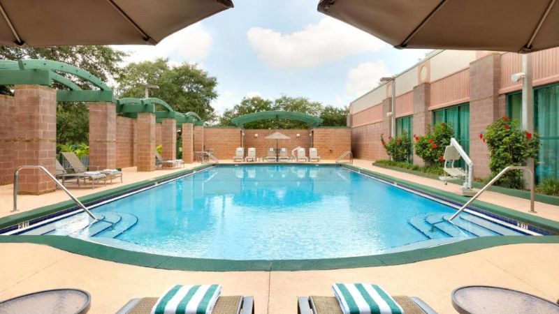 Embassy Suites by Hilton Tampa USF Near Busch Gardens, room with private jacuzzi, photo 6