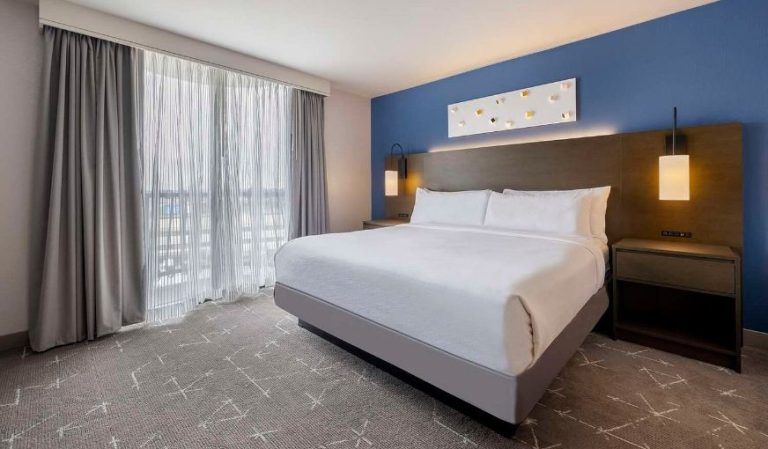 Embassy Suites by Hilton Tulsa I-44
