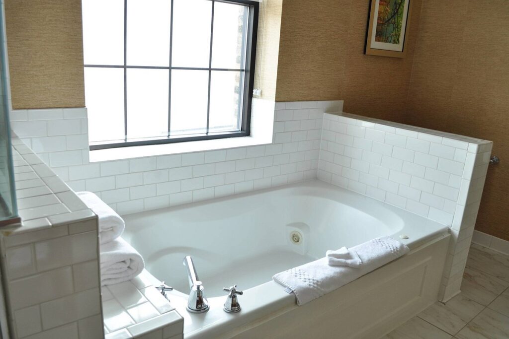 Fairfield Inn & Suites Albany Downtown, room with private jacuzzi, photo 1