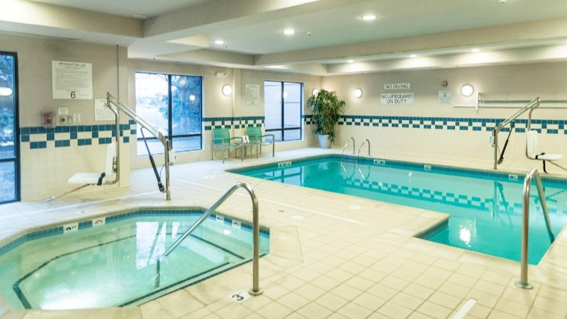 Fairfield Inn & Suites by Marriott Muskegon Norton Shores, room with private jacuzzi, photo 5