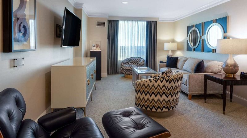 Grandover Resort & Spa, A Wyndham Grand Hotel, room with private jacuzzi, photo 3