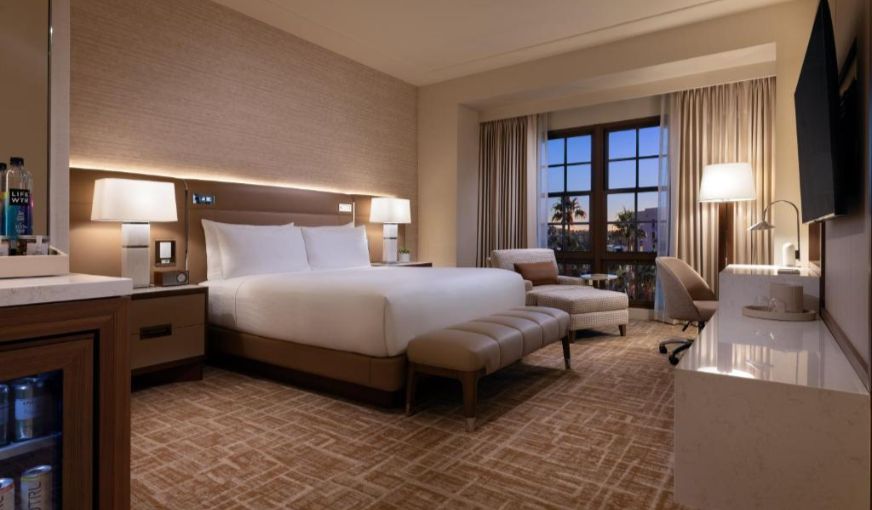 Green Valley Ranch Resort and Spa, room with private jacuzzi, photo 3