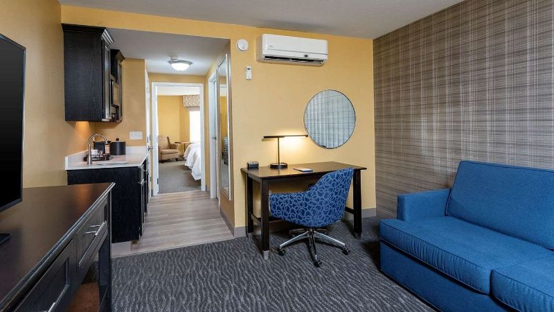 Hampton Inn Holland, room with private jacuzzi, photo 4