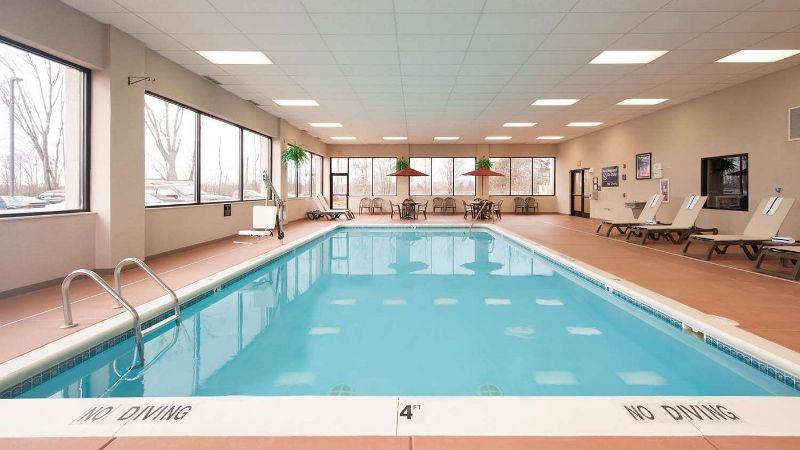 Hampton Inn Muskegon, room with private jacuzzi, photo 6