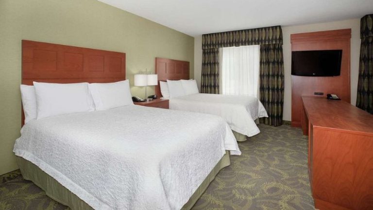 Hampton Inn & Suites Astoria