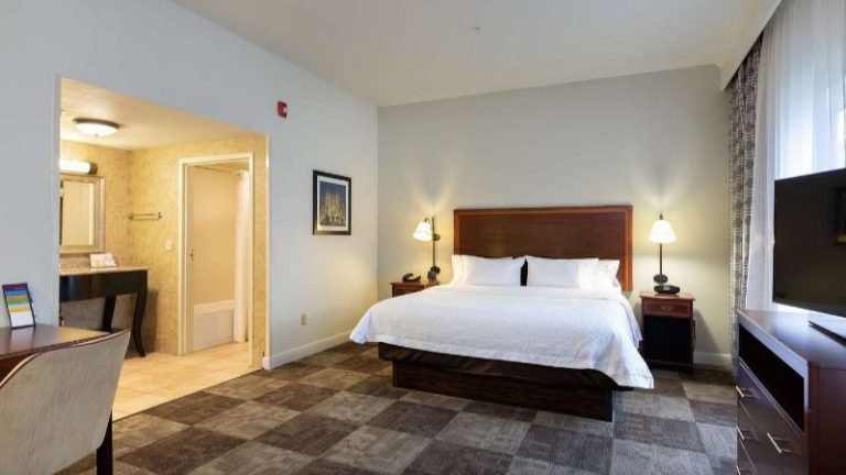 Hampton Inn & Suites Baton Rouge – I-10 East
