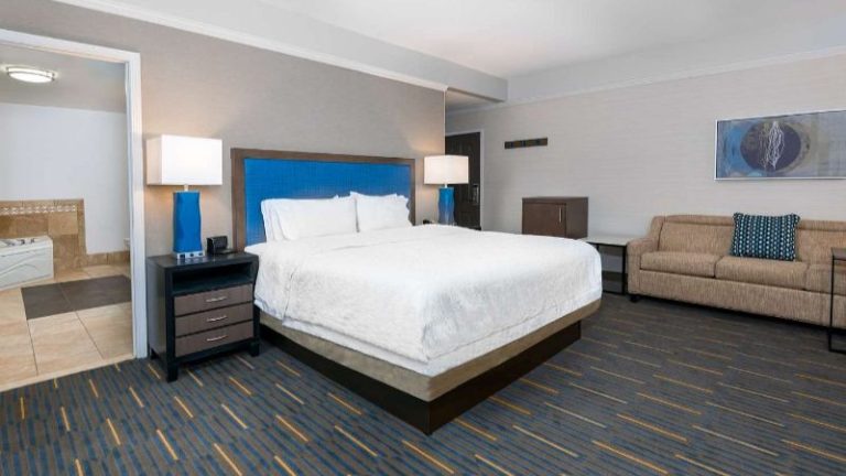 Hampton Inn & Suites Buffalo Downtown