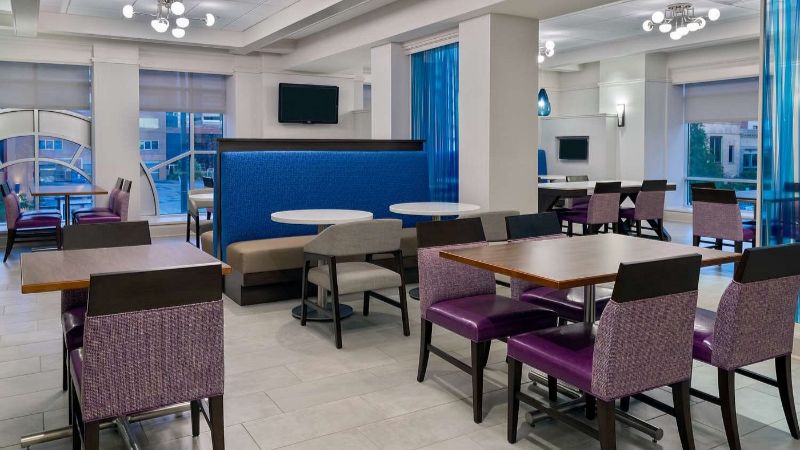Hampton Inn & Suites Buffalo Downtown, room with private jacuzzi, photo 6