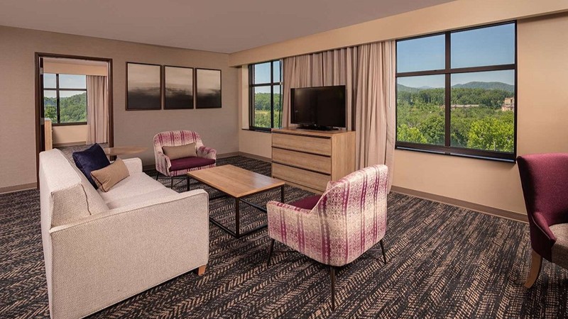 Hilton Asheville Biltmore Park, room with private jacuzzi, photo 4