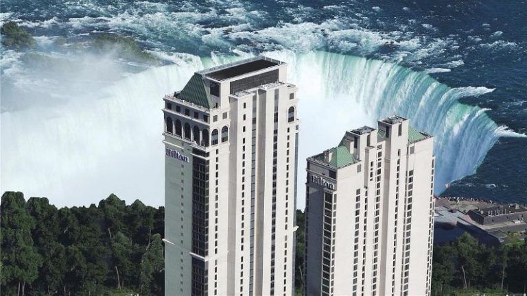 Hilton Niagara Falls/Fallsview Hotel & Suites