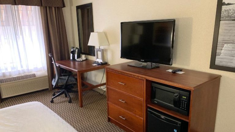 Holiday Inn Express Holland, an IHG Hotel