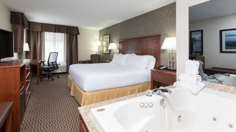 Holiday Inn Express Holland, an IHG Hotel