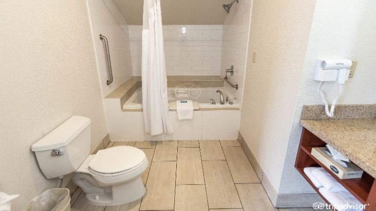Holiday Inn Express & Suites Berkeley, an IHG Hotel