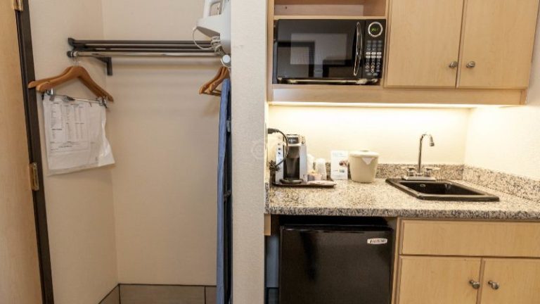 Holiday Inn Express & Suites Berkeley, an IHG Hotel