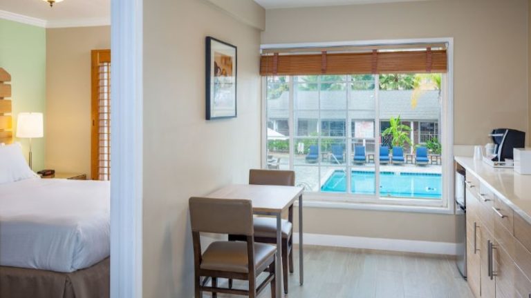 Holiday Inn Express & Suites La Jolla – Windansea Beach