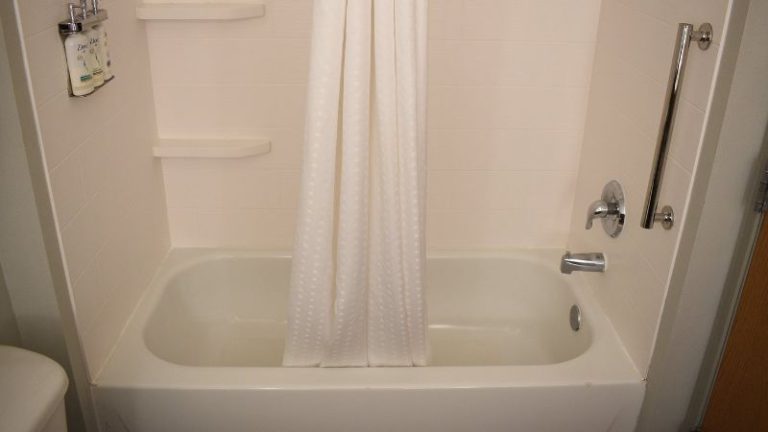 Holiday Inn Express & Suites Lincoln South, an IHG Hotel