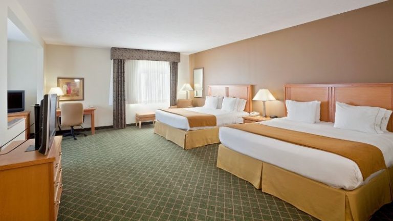 Holiday Inn Express & Suites Lincoln South, an IHG Hotel