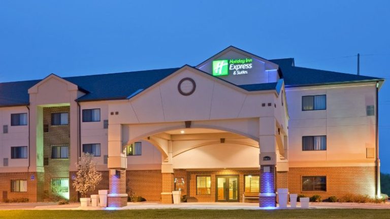 Holiday Inn Express & Suites Lincoln South, an IHG Hotel
