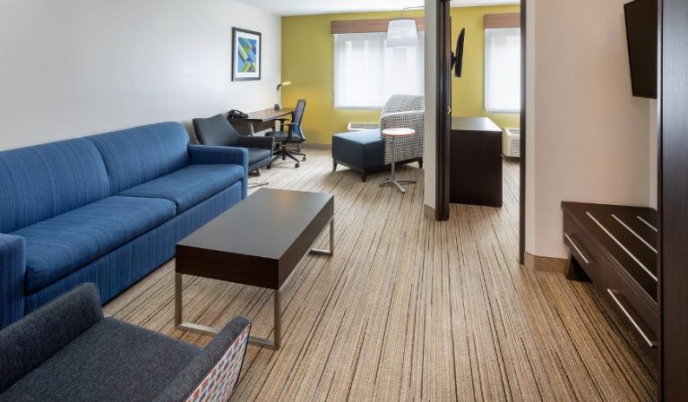 Holiday Inn Express & Suites Minneapolis-Dwtn (Conv Ctr), an IHG Hotel