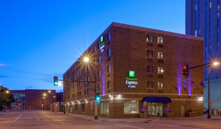 Holiday Inn Express & Suites Minneapolis-Dwtn (Conv Ctr), an IHG Hotel